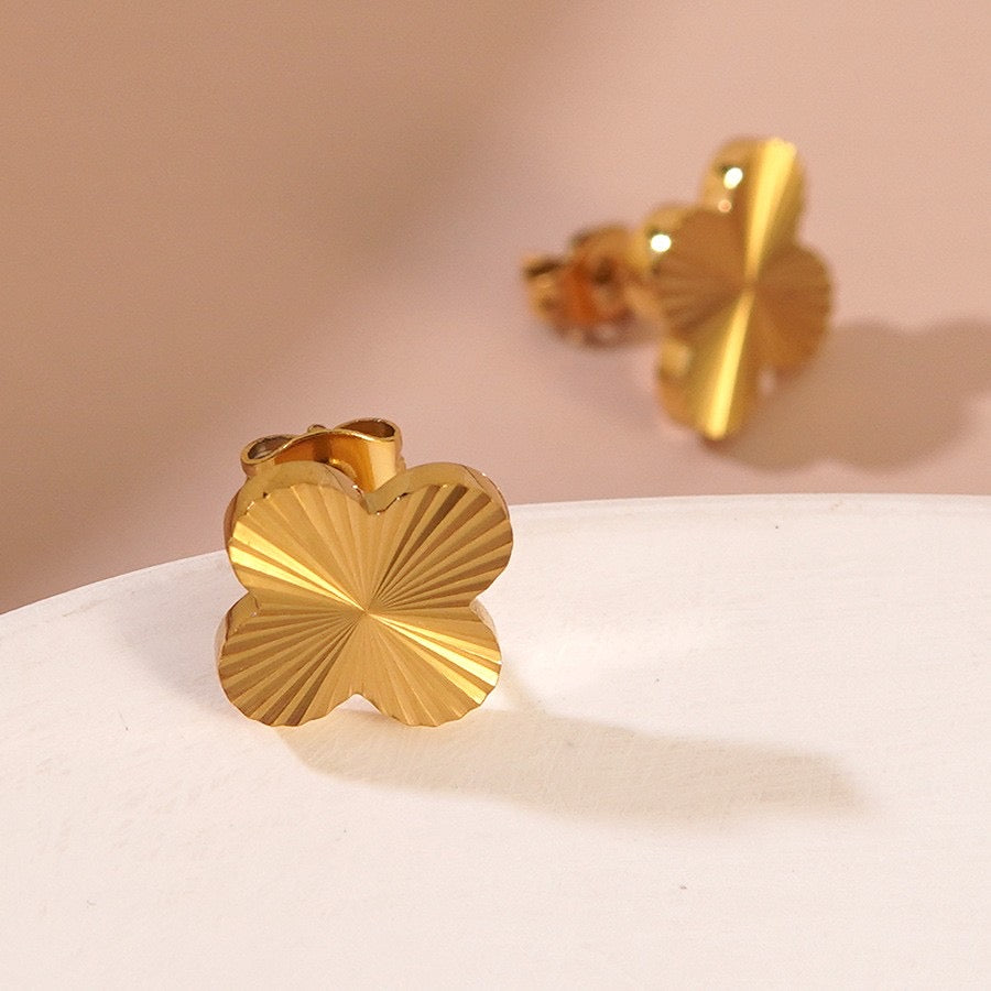 Icon Clover stud
