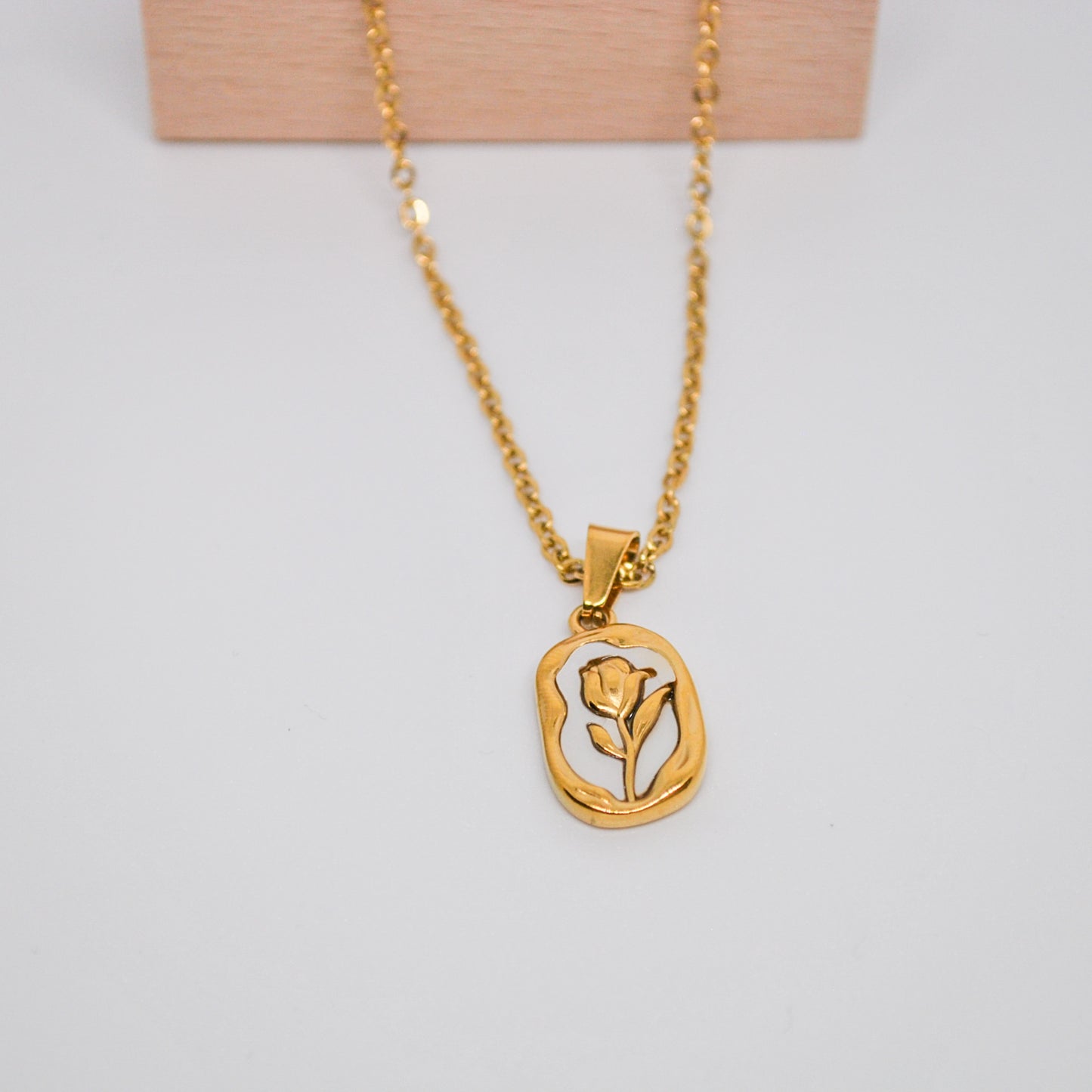Lustra Rose Necklace